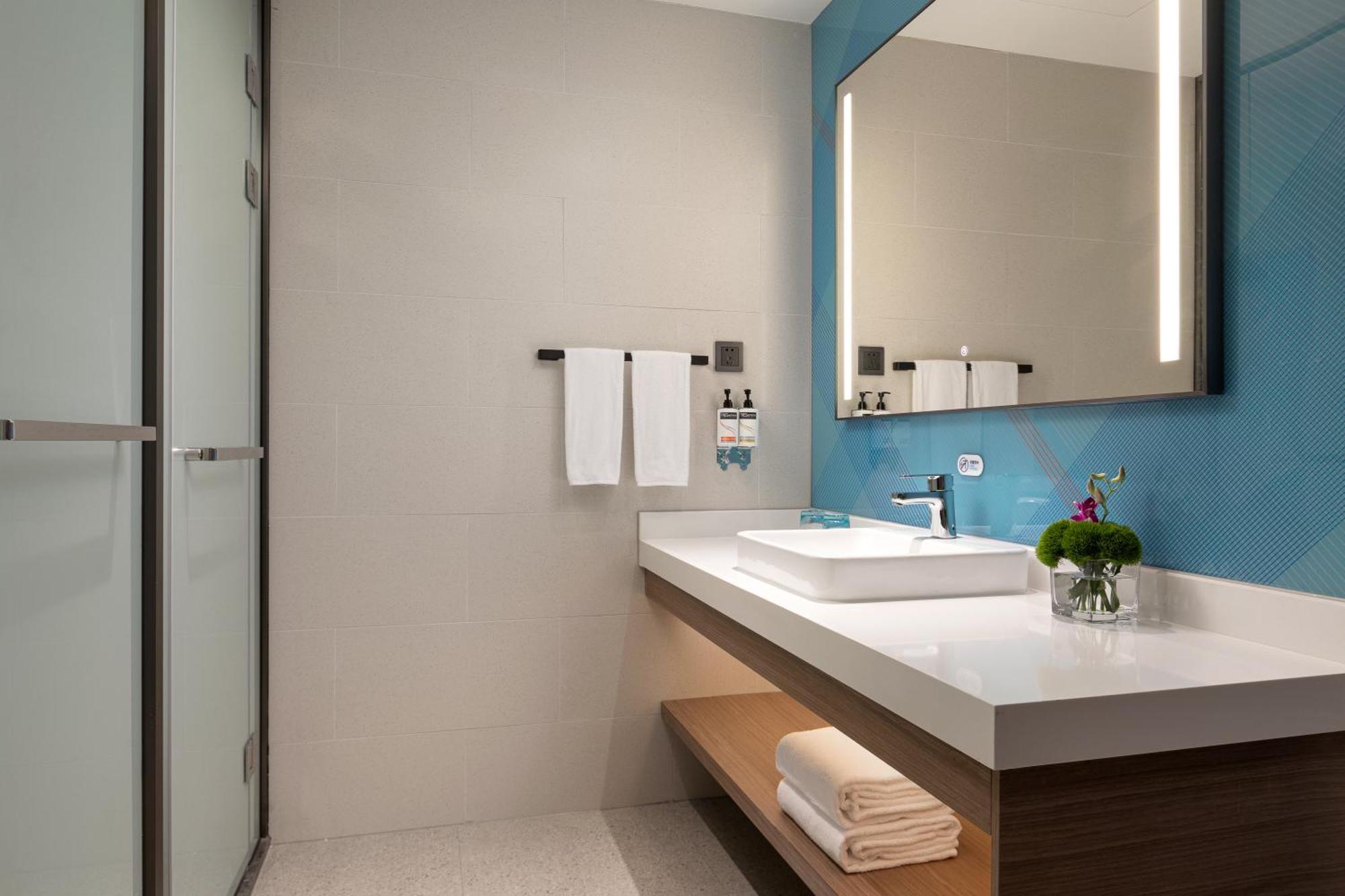 Holiday Inn Express Changfeng Park Shanghai Exterior foto
