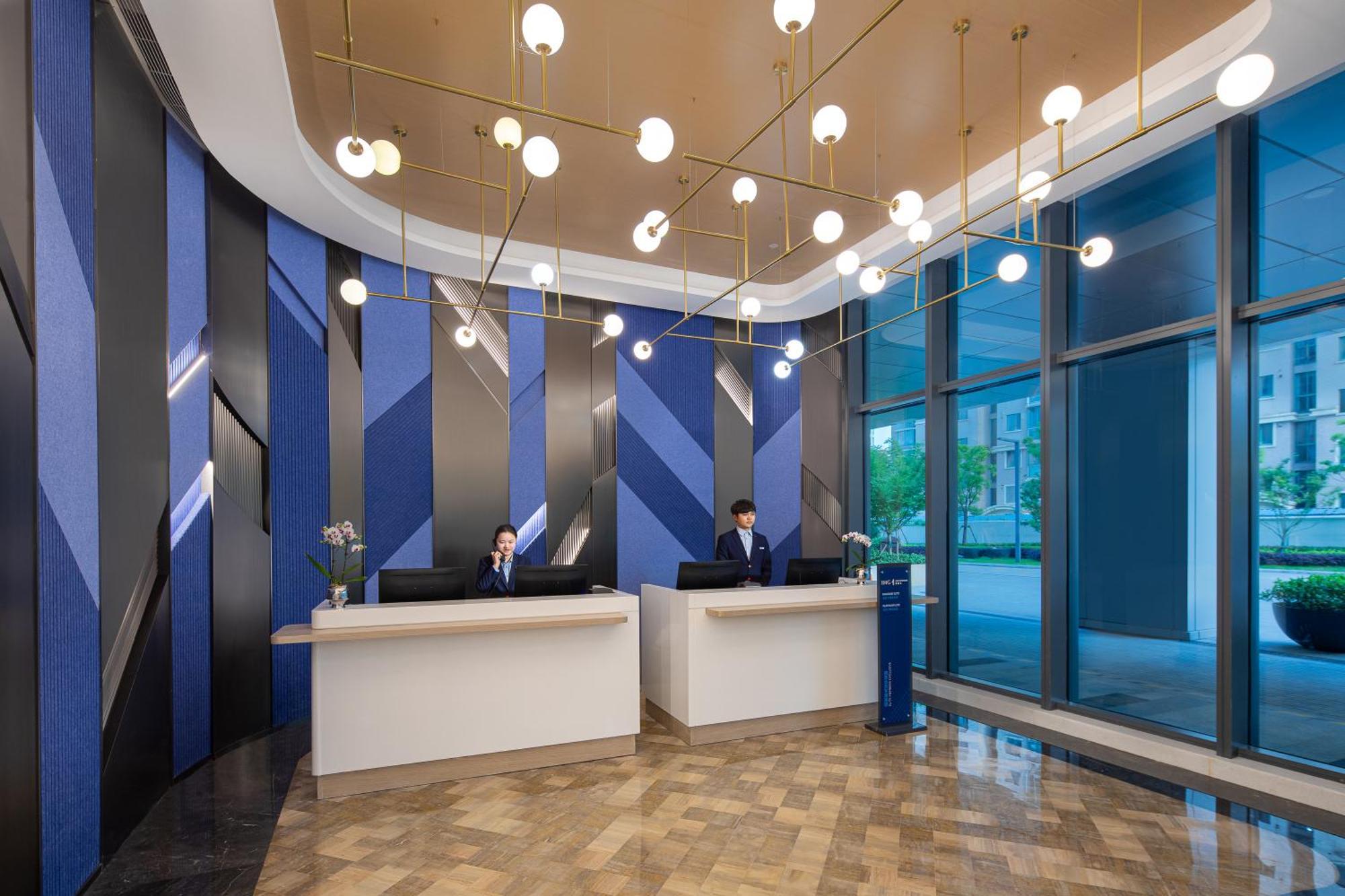 Holiday Inn Express Changfeng Park Shanghai Exterior foto