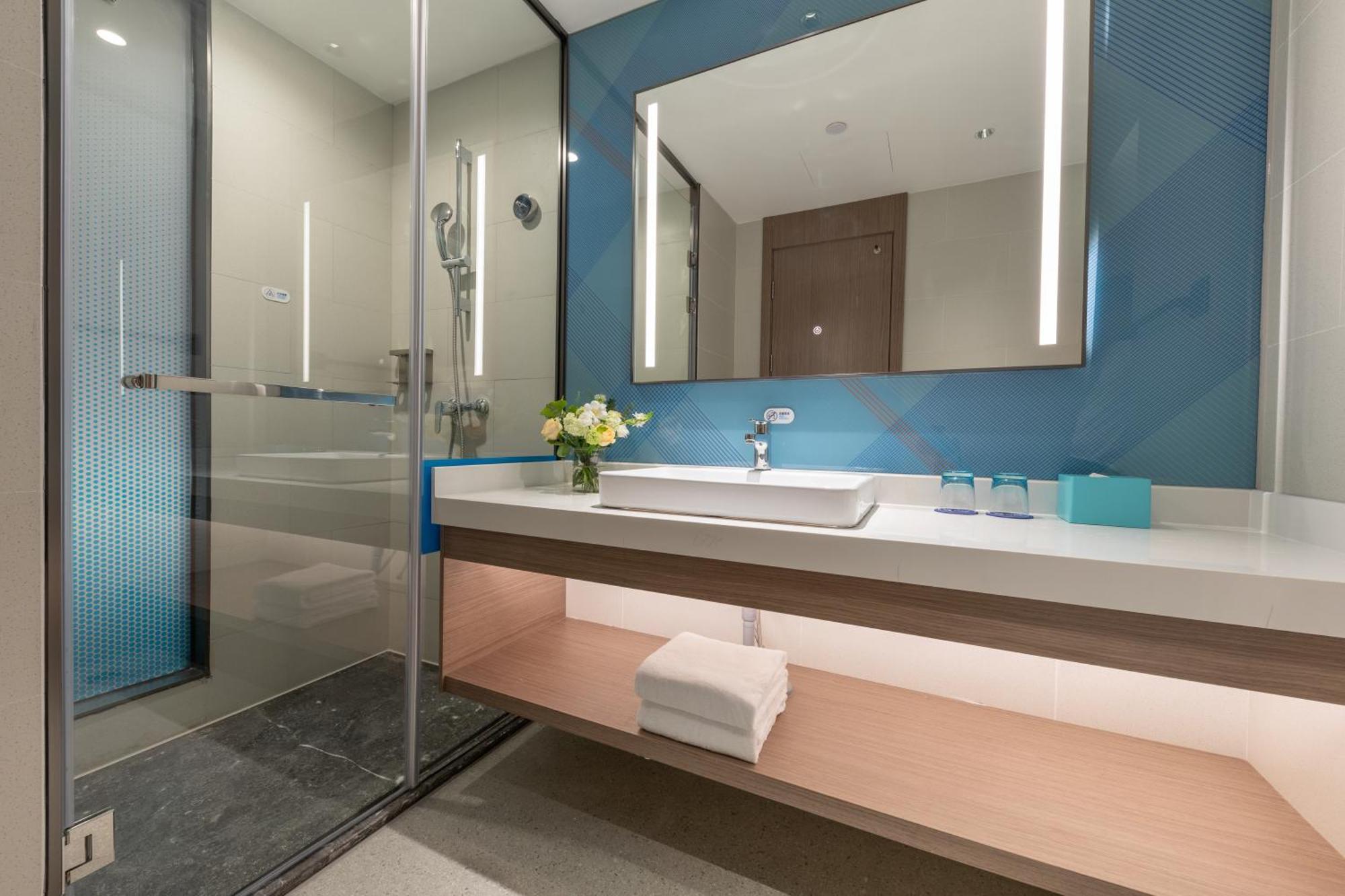 Holiday Inn Express Changfeng Park Shanghai Exterior foto