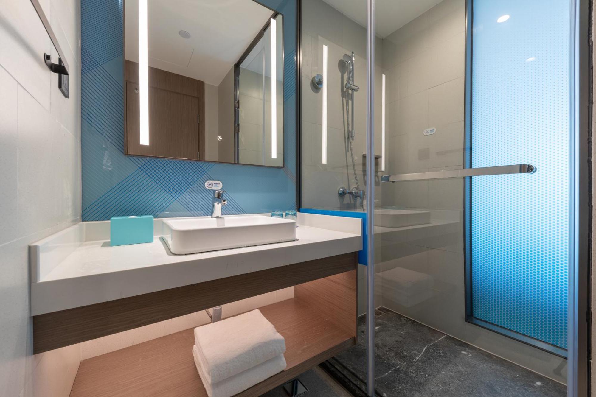 Holiday Inn Express Changfeng Park Shanghai Exterior foto